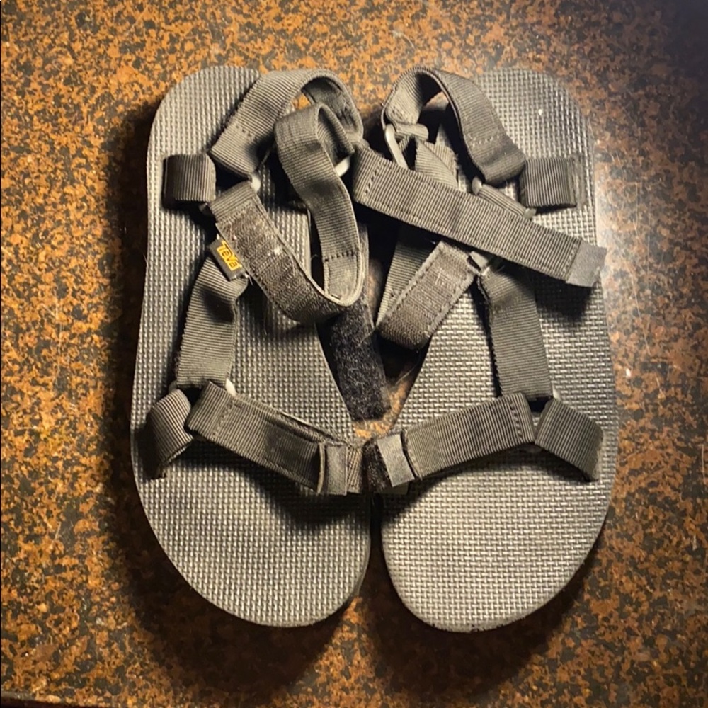 Black tevas